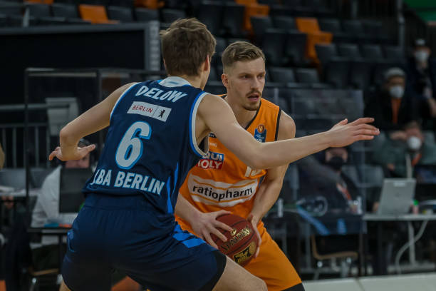 大帝MVP逆袭是双标受益者？约老师统治季后赛打脸众评委