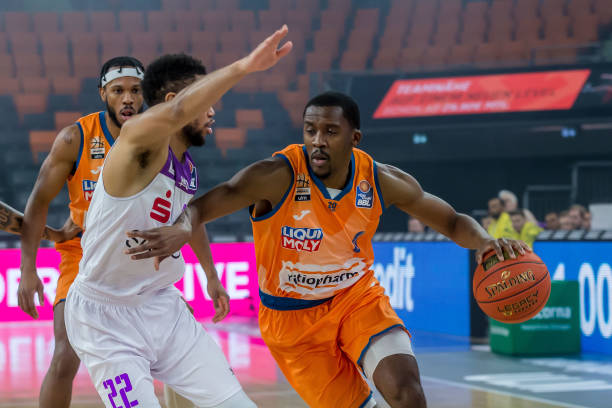 时面临更大 时面临更大